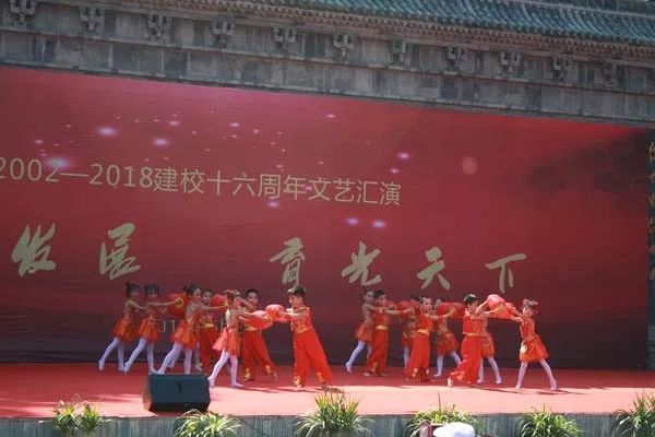 小学厂播体操_小学生校庆体操_体操校庆小学生祝福语