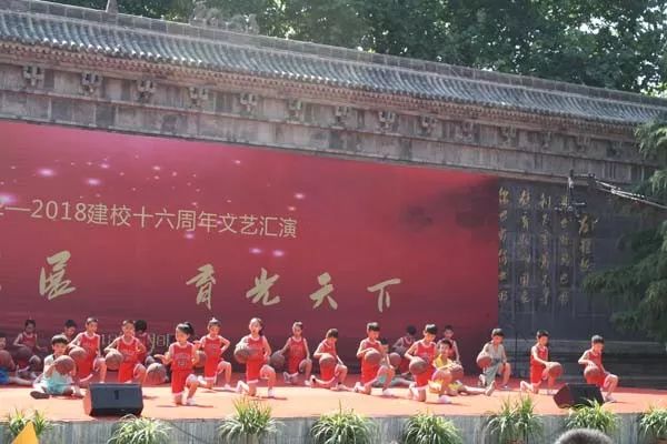 小学厂播体操_小学生校庆体操_体操校庆小学生祝福语