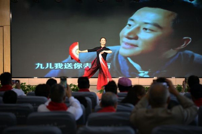 小学厂播体操_小学生校庆体操_体操校庆小学生祝福语