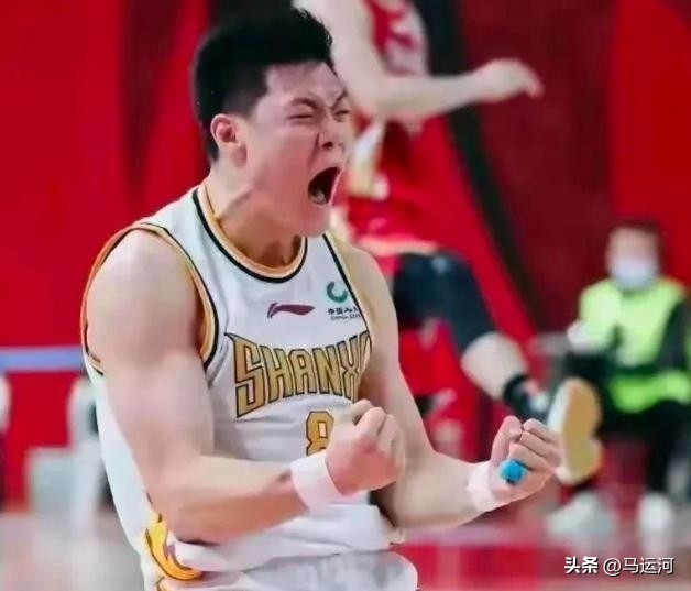 篮球规则犯规与违例详解_篮球每节犯规规则是什么_篮球规则有什么是犯规的行为