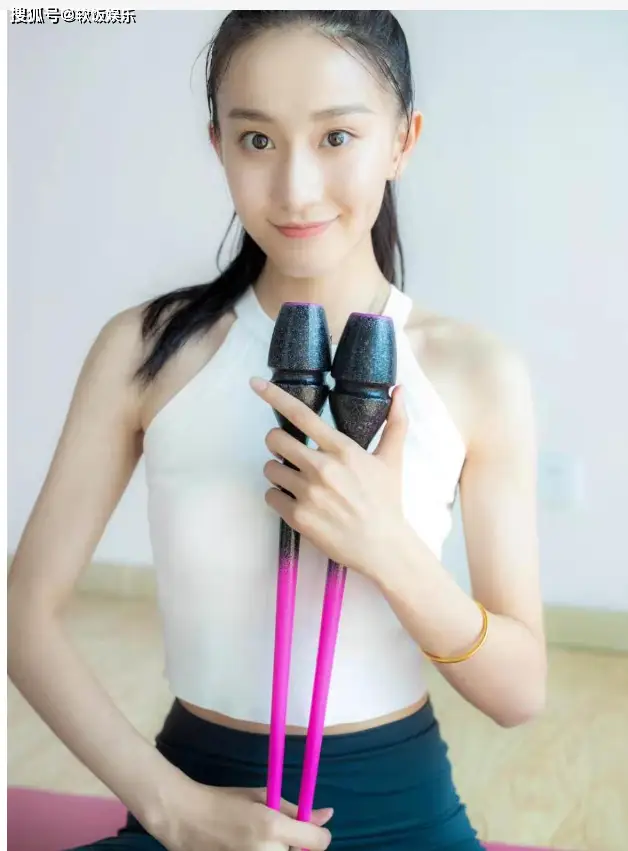 游泳世界冠军官宣恋情了吗_丁汇宇恐怖游泳官里游泳图片_王子文吴永恩官宣恋情