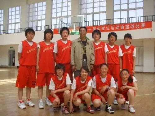 大城冠军篮球训练营_成年篮球训练营_大学城篮球培训