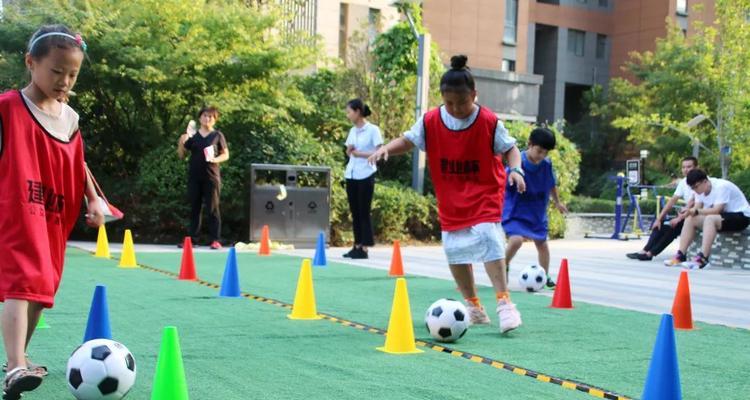 少儿足球颠球技巧教学，培养孩子的球技和协调能力（通过科学方法和有趣的训练帮助孩子掌握足球颠球技巧）