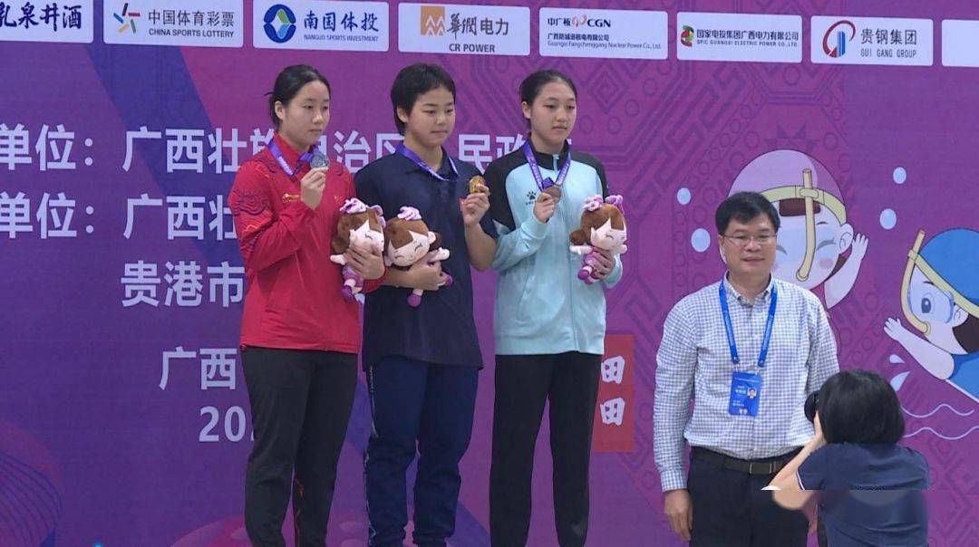 16岁玉林女将姚华莉勇夺三金，广西蹼泳决