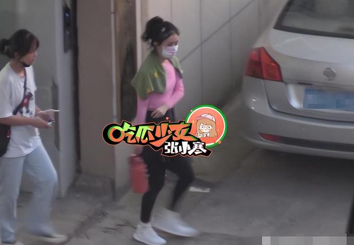 赵丽颖健身照片_赵丽颖健身房锻炼图片_赵丽颖在健身