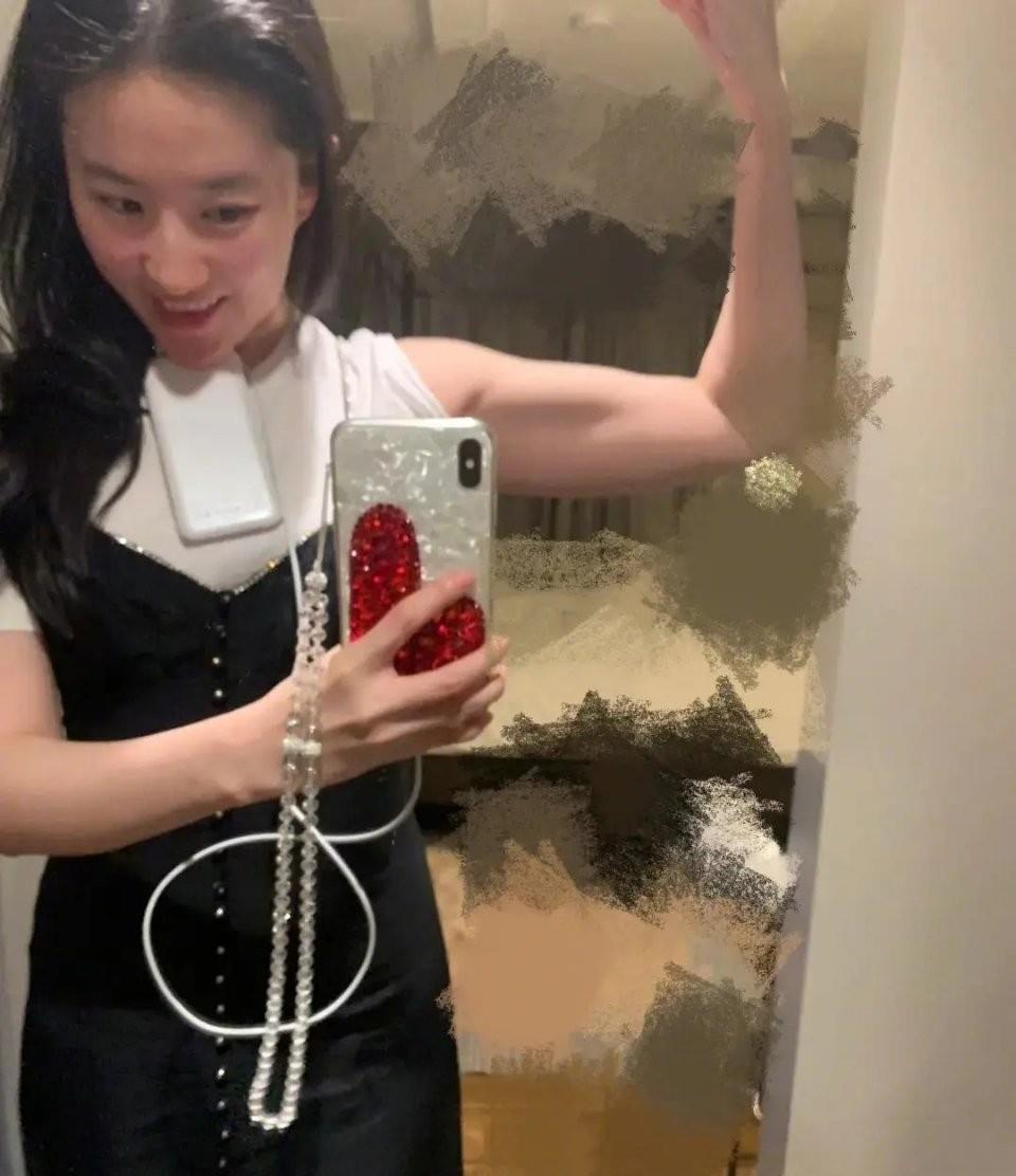 赵丽颖健身视频_赵丽颖健身房锻炼图片_赵丽颖在健身