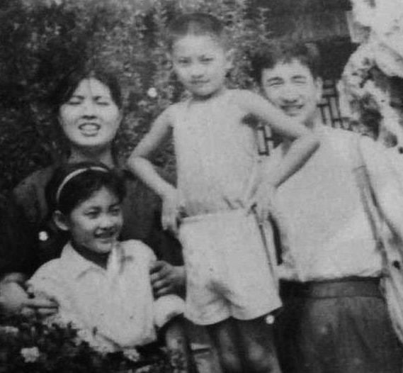 张国立游泳冠军视频_游泳游泳教学视频_游泳女冠军表情视频