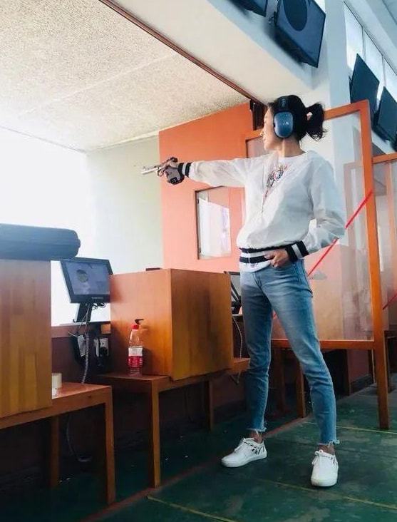 游泳游泳教学视频_张国立游泳冠军视频_游泳女冠军表情视频