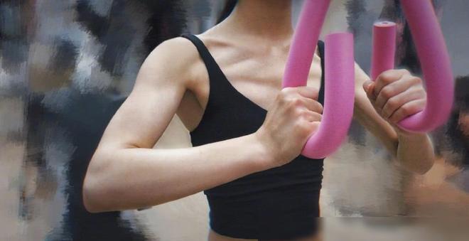 赵丽颖在健身_赵丽颖健身房锻炼图片_赵丽颖健身壁纸