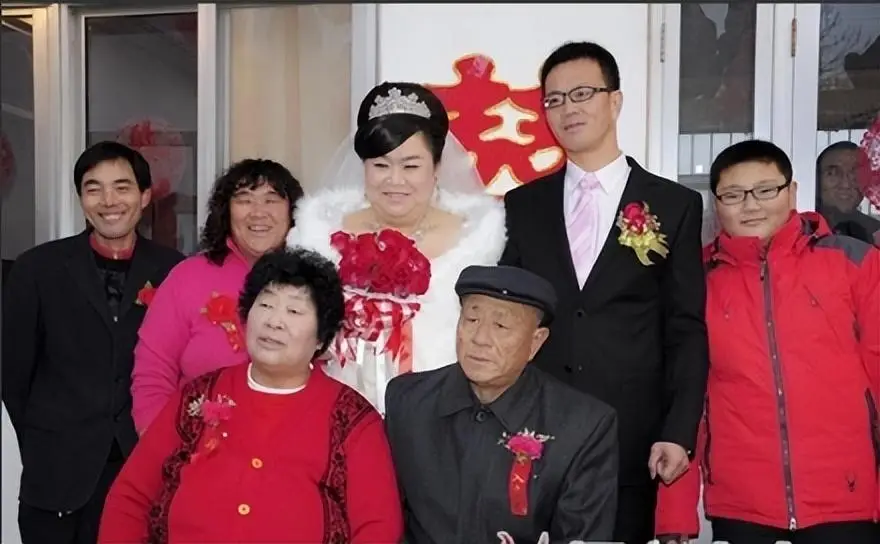 奥运举重冠军能得多少钱_奥运举重冠军生活窘迫_奥运会举重冠军父母反应