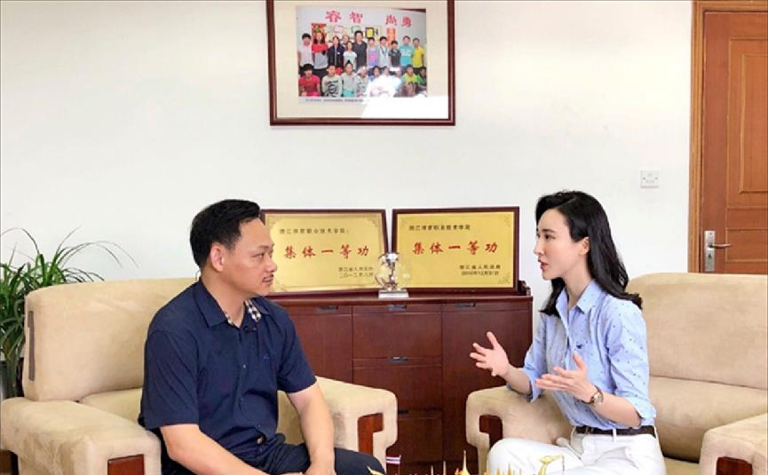 奥运会举重冠军父母反应_奥运举重冠军现状_奥运举重冠军能得多少钱